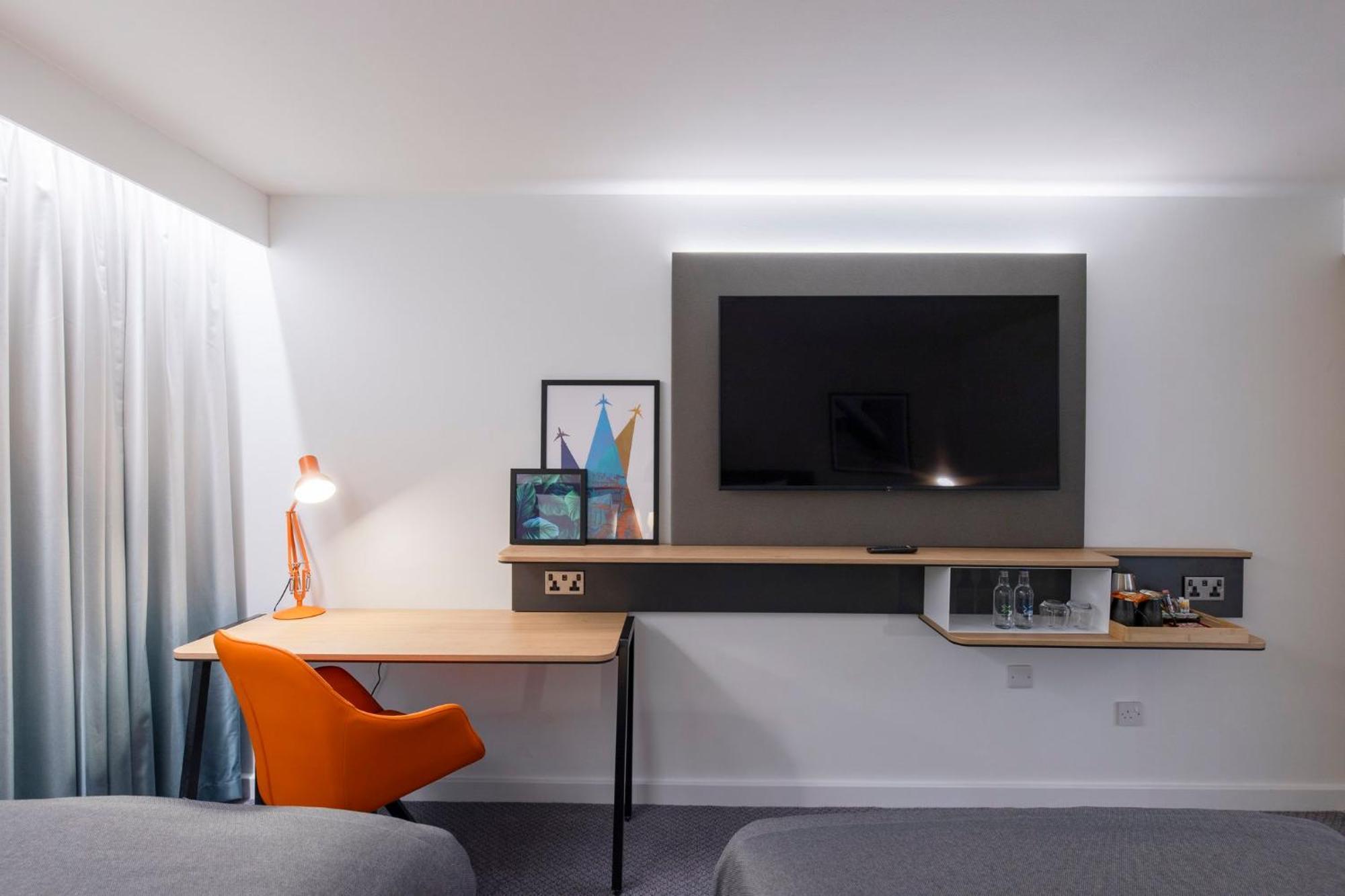 Hotel Bristol Airport By Ihg 4*
