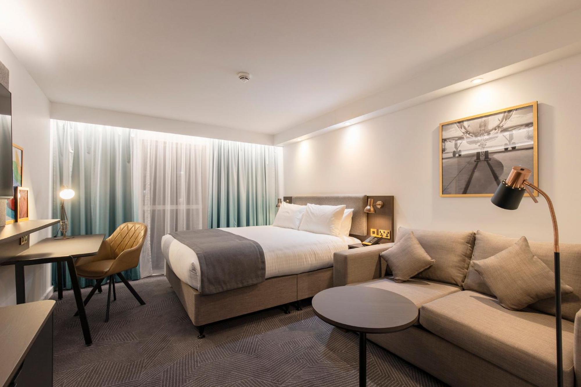 Hotel Bristol Airport By Ihg 4*