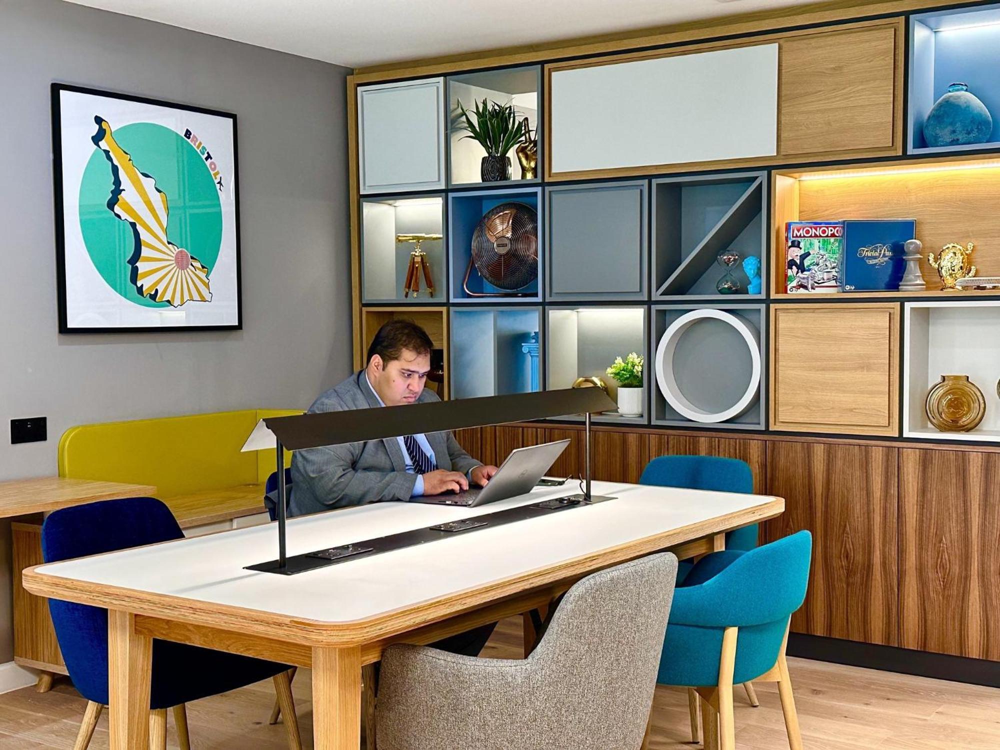 Hotel Bristol Airport By Ihg 4*