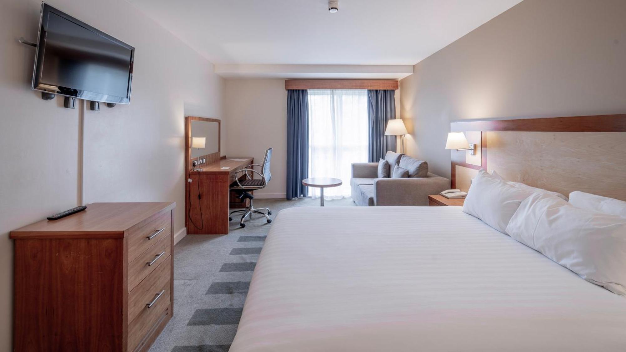Hotel Bristol Airport By Ihg 4*